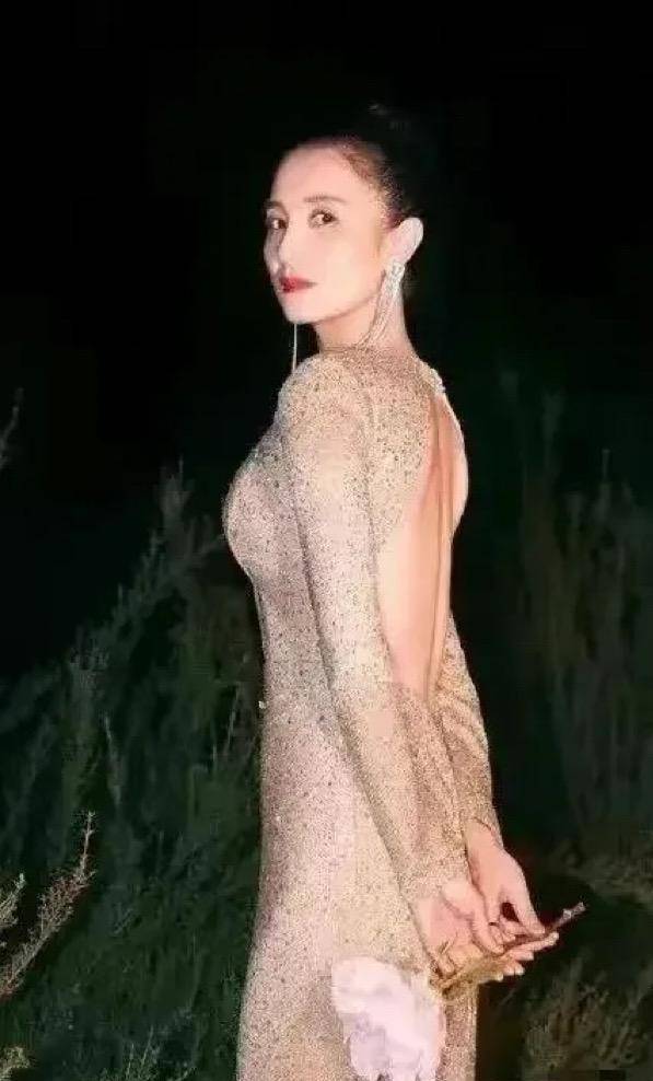 宋佳又惊艳到我了,穿裸色露背裙秀s曲线,又纯又欲好撩人_元素_颜色