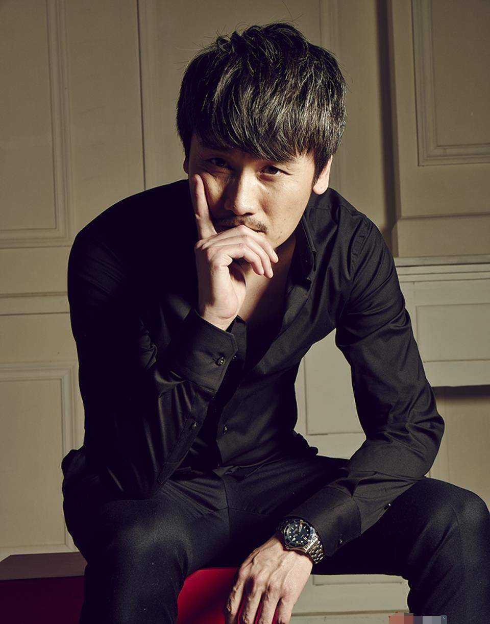 周铁:做音乐16年一直不火,40岁转行当演员,如今52岁仍未婚_父母_嗓音