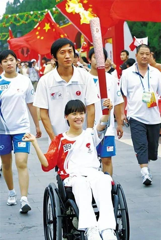 面对黄健的建议,桑兰看着这个真诚的男人,欣然同意.