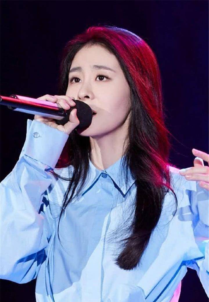 从顶流到小县城商演,吴莫愁的落魄,不仅仅是因为与张碧晨的恩怨