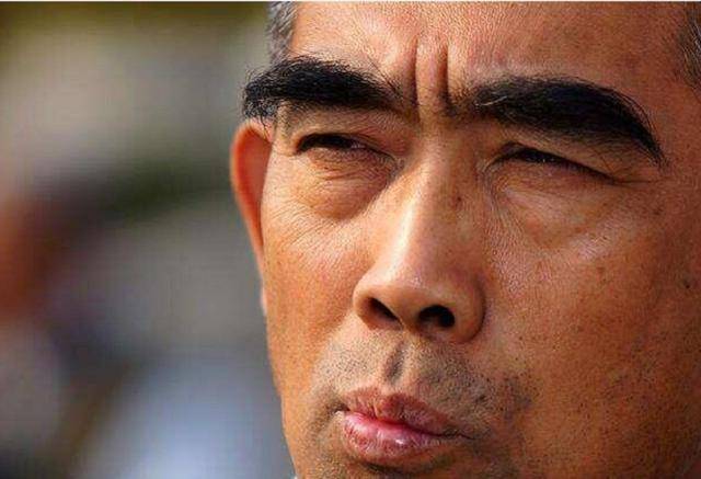 其实生活当中我们发现很多老年人眉毛非常的长,而有些人以为这是短命