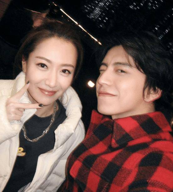 王大陆这一举动暖心了_王琳_蔡卓_倪萍