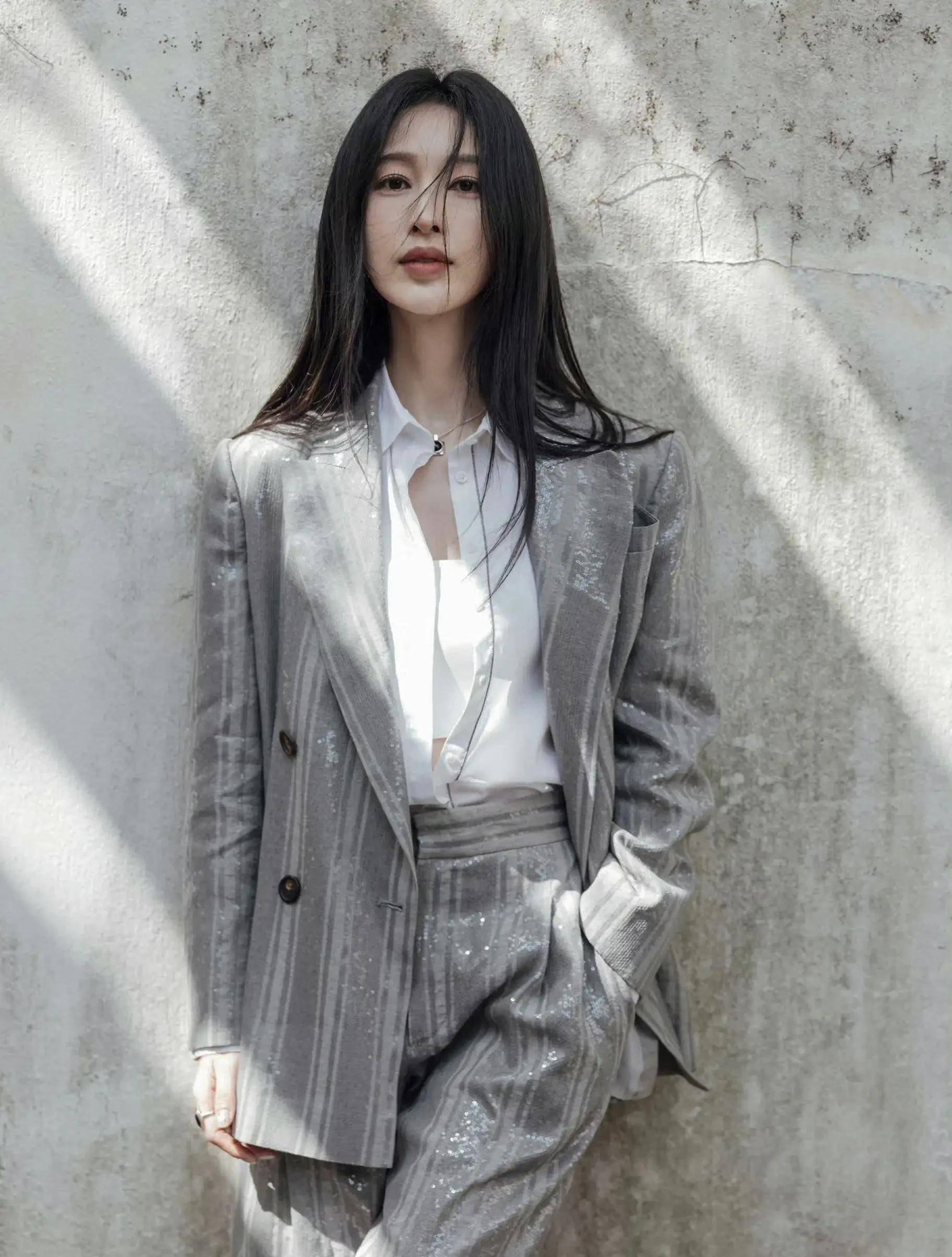 张俪妖娆妩媚"大尺度"火辣性感,天生丽质难自弃_身材_演技_演艺圈