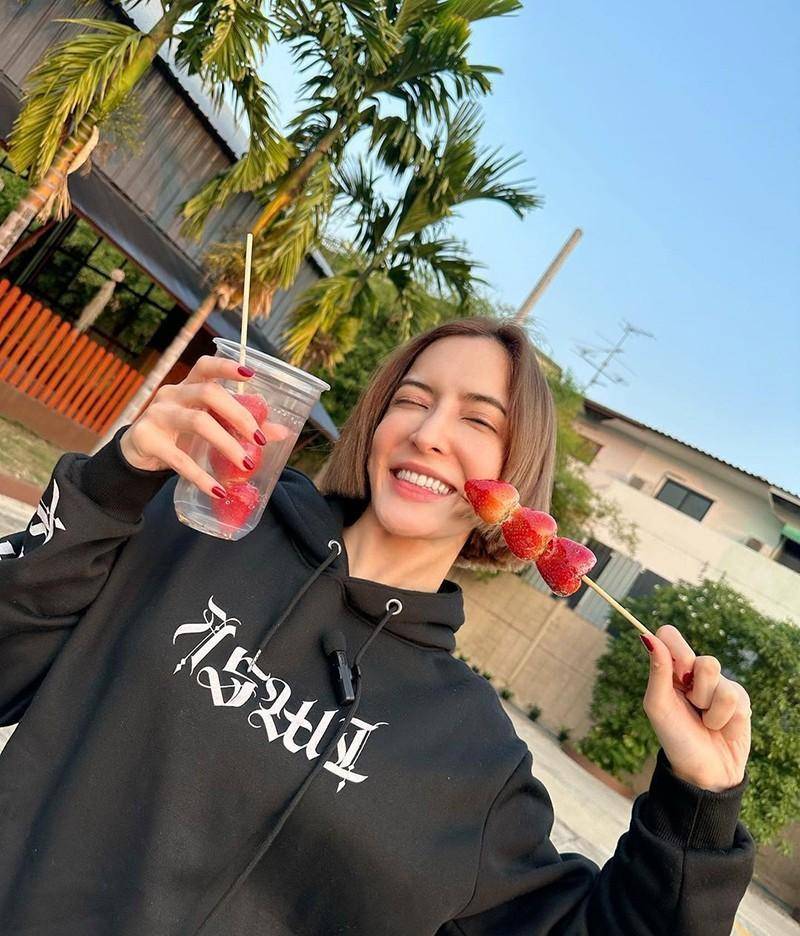 泰国女星pinky晒宋干女神美照_传统_泰装_社交