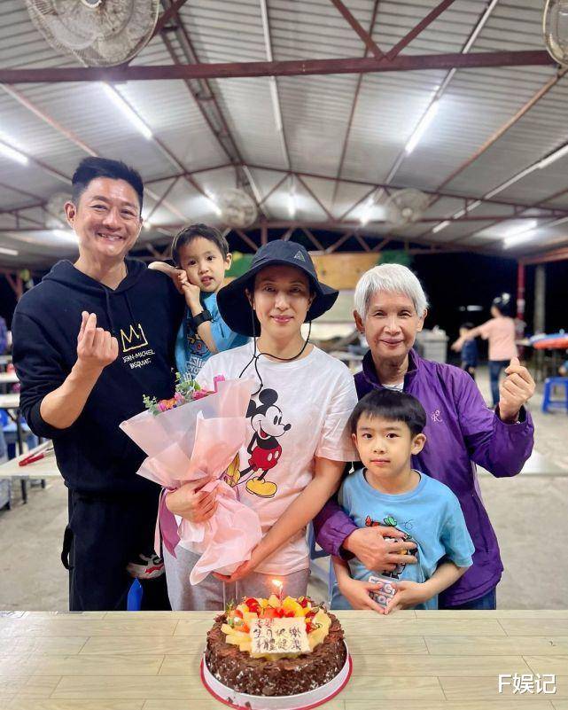 tvb绿叶沈可欣生日与家人到农庄庆祝 老公杨证桦深夜收工送惊喜_开心