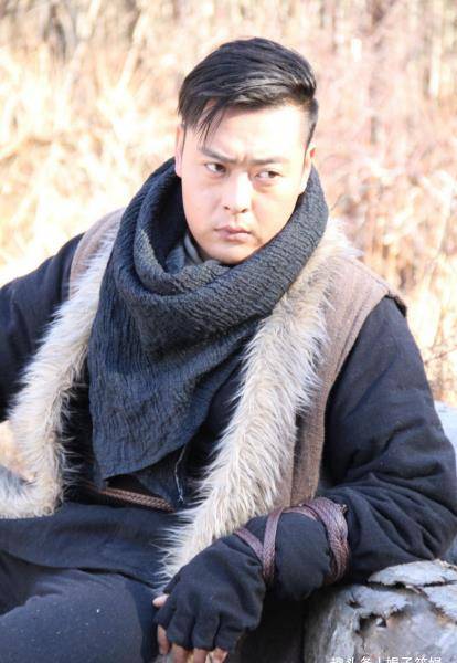 他是《亮剑》中的"魏和尚",也是国内首获飞天奖的演员_张桐_工作_女