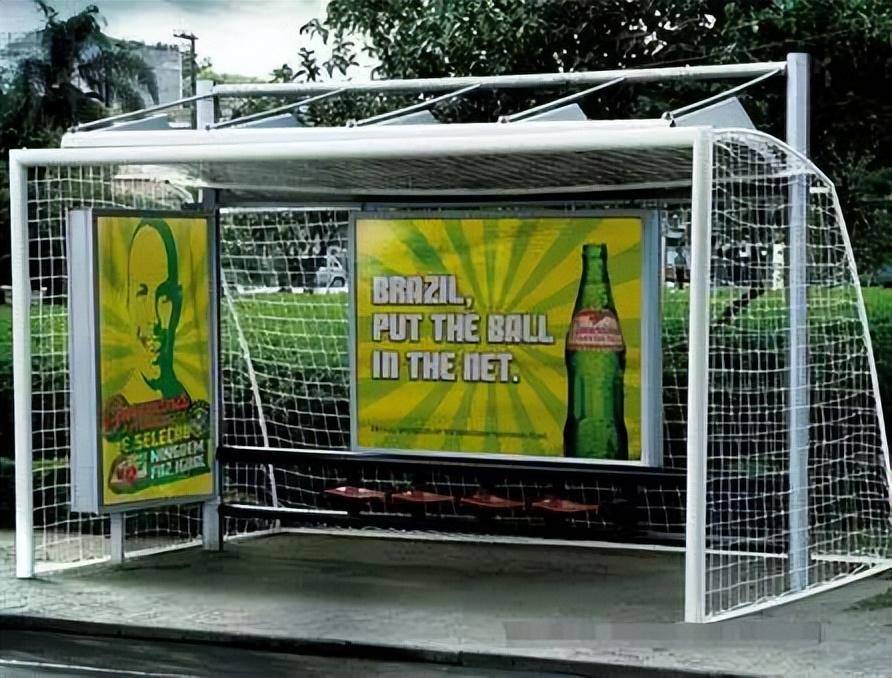 ▼创意牛奶广告▼一个可以称体重的公交车站其实是个广告▼包装气泡