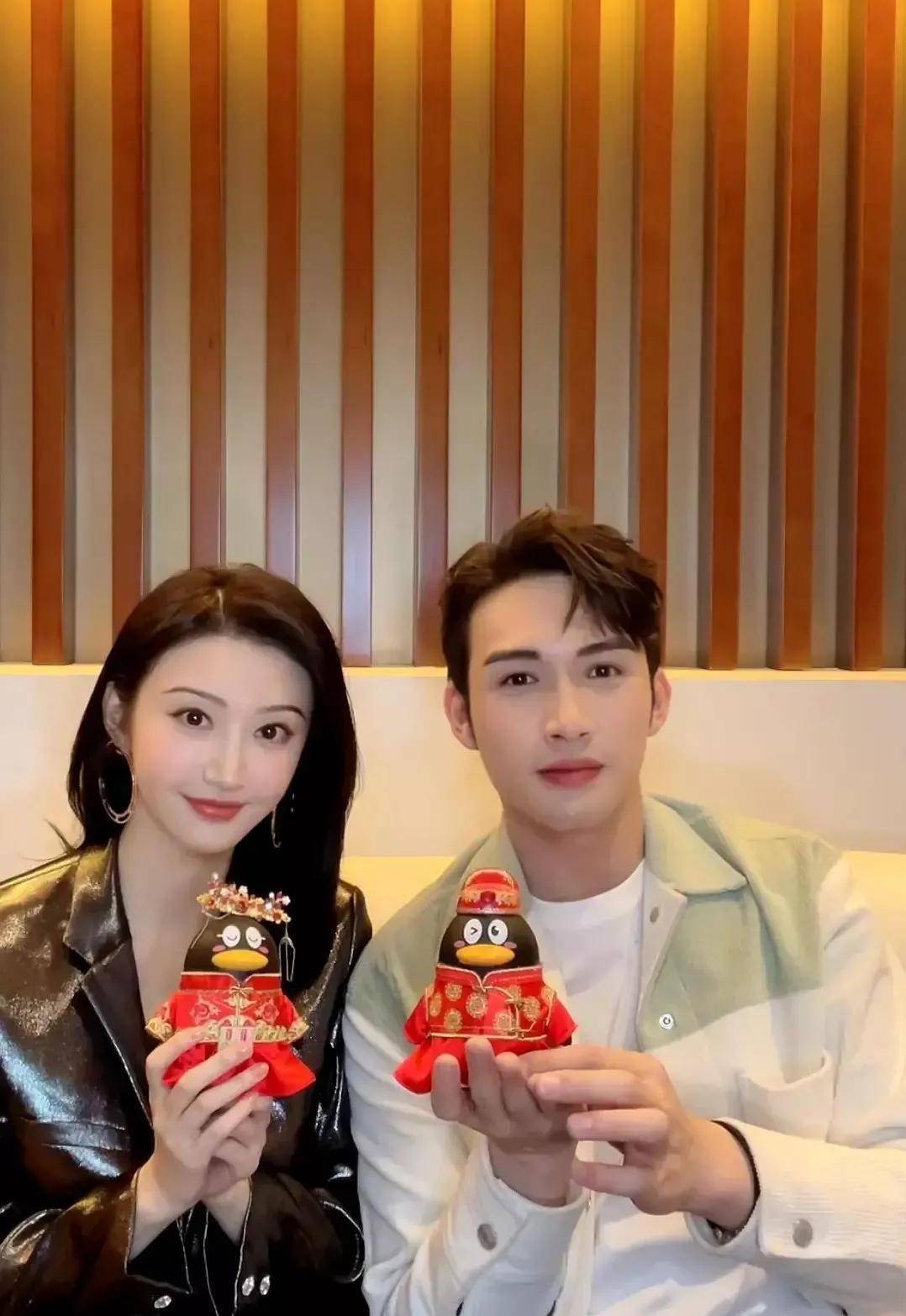 景甜张彬彬合体变"望妻石",对比去年的成毅袁冰妍,差距太明显_直播