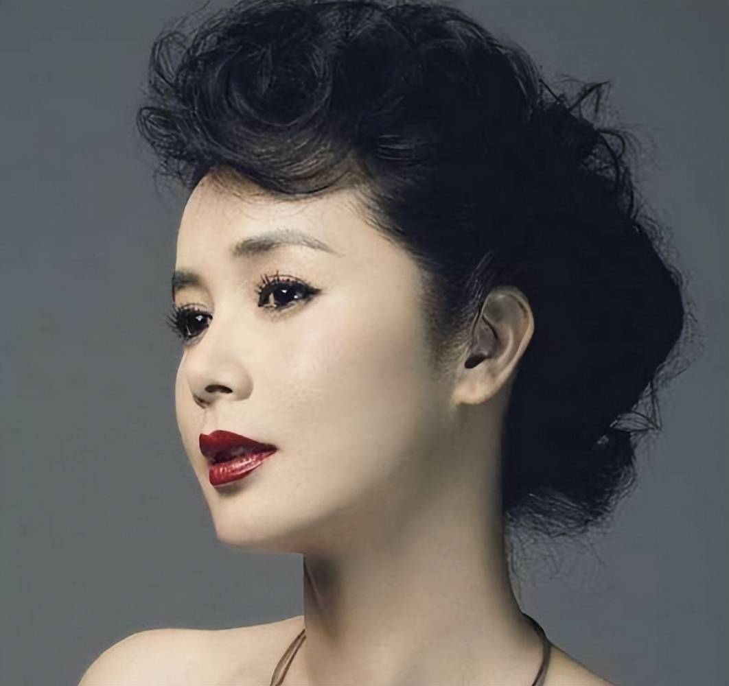 "夫妻本是同林鸟,大难临头各自飞",蒋文丽身上体