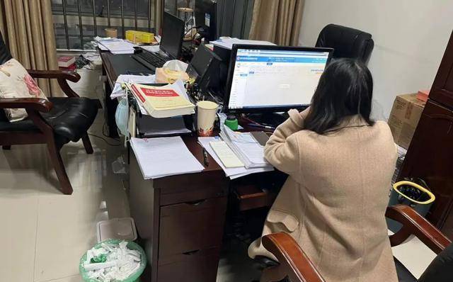 公务员也需要加班,或许还没有加班费,这样还内卷不断!_工作_问题_管理