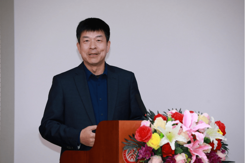 北京大学基础教育研究中心主任陈晓宇代表北京大学培养基地导师讲话.