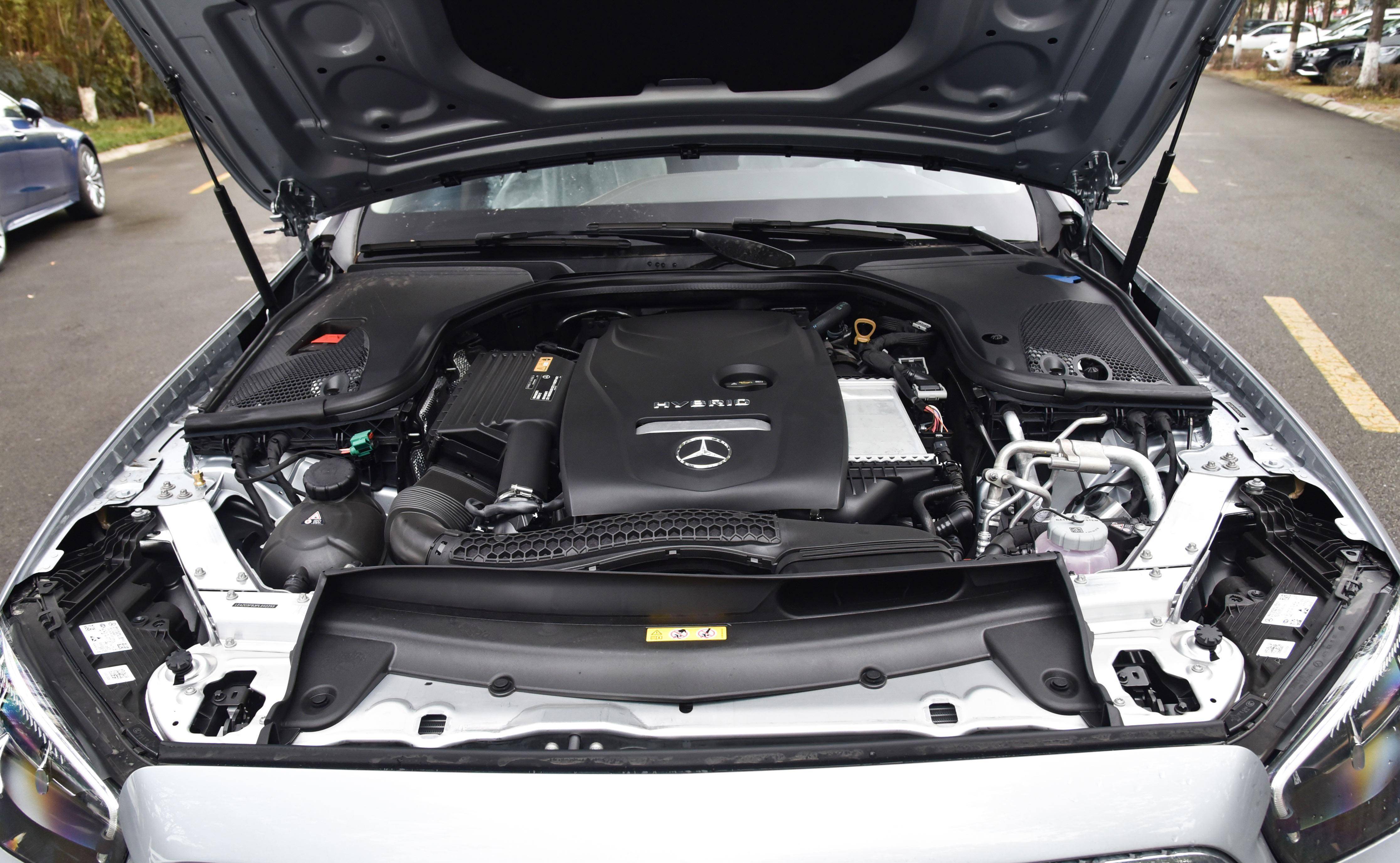 奔驰e级phev的首次美丽为1万公里,需要更换发动机机油和机油滤清器