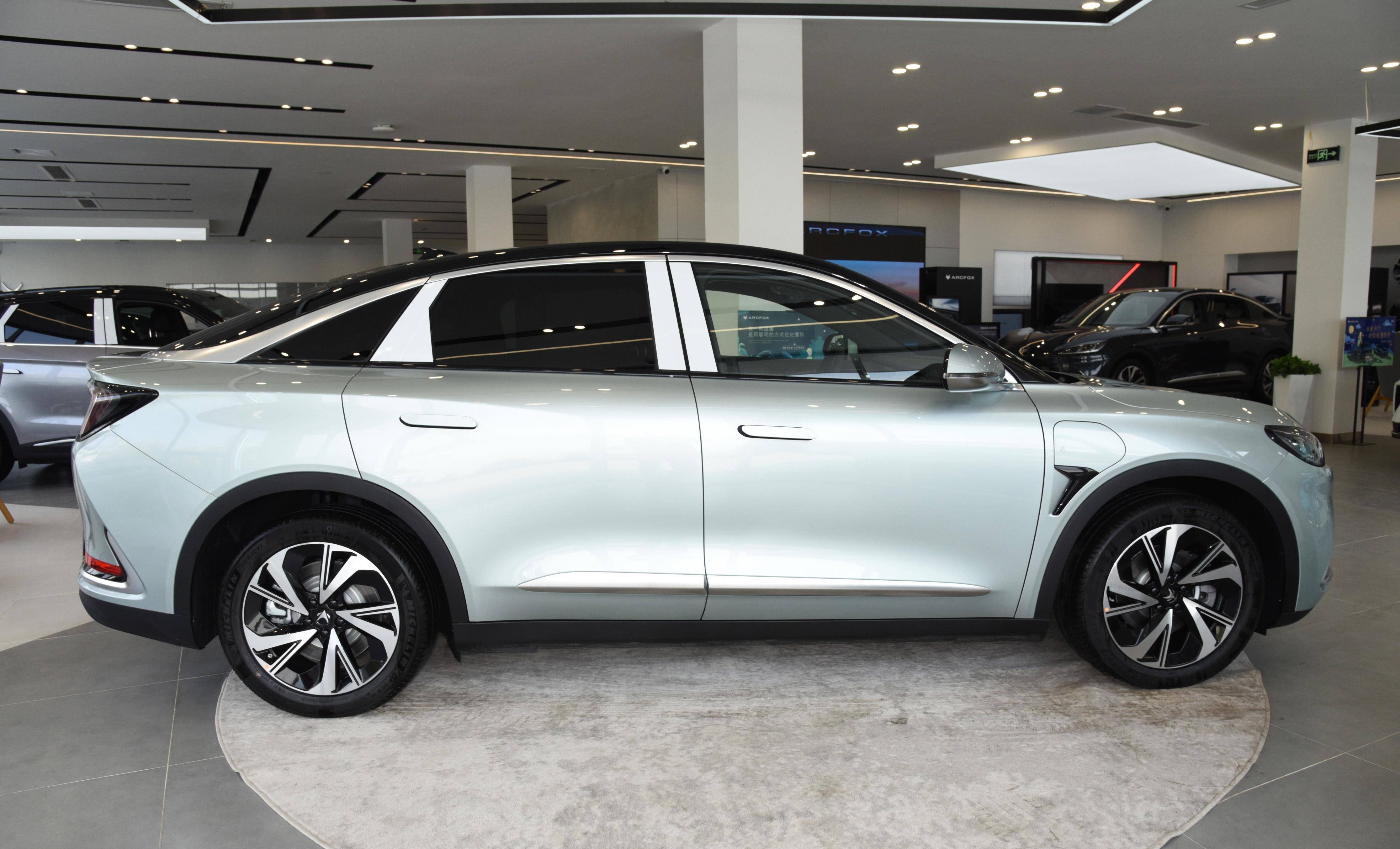 选中大型纯电车丨要空间大颜值高,不妨看看这台极狐 阿尔法s_搜狐汽车