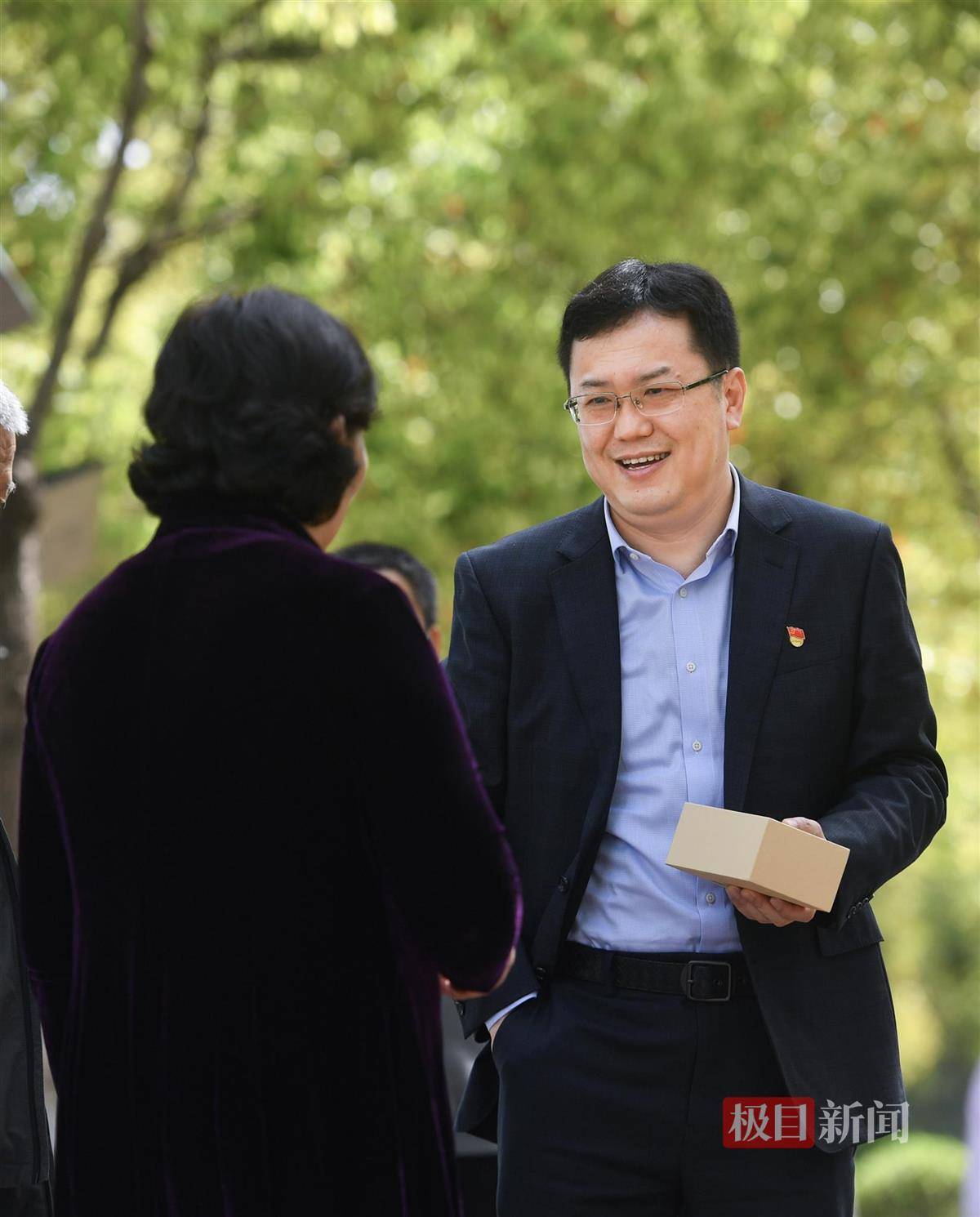 武汉这名医生火了!一个动作坚持了10年,网友爆赞_沈伟_患者_帕金森