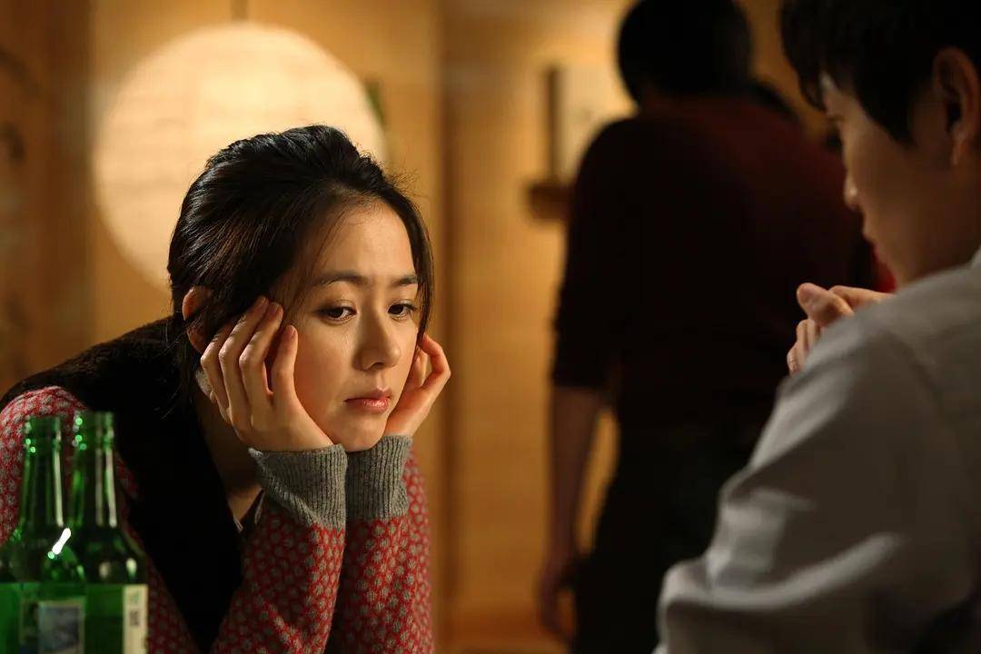 2012年,孙艺珍与薛景求, 金相庆等领衔主演了3d灾难动作电影《摩天楼