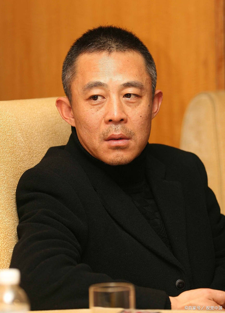 他经历两段失败的婚姻,三婚娶90后小娇妻,如今成了人生赢家_侯勇_沈蓉