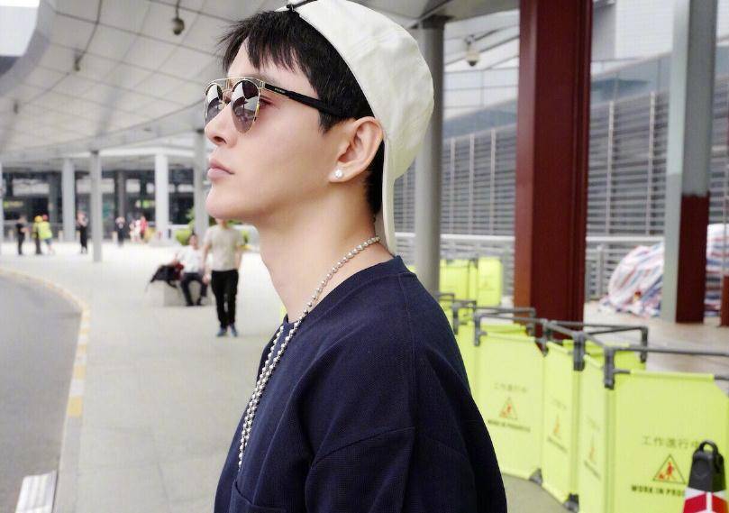 十分的帅气,多年几乎出演全是配角,但你绝对认识_电视剧_角色_黄宥