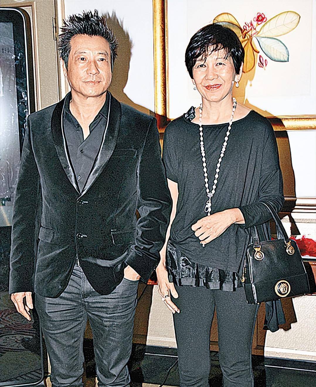 为哄初恋现啃教科书,恩爱54年0绯闻,老戏骨石修赚钱全交给老婆_黄茹丽