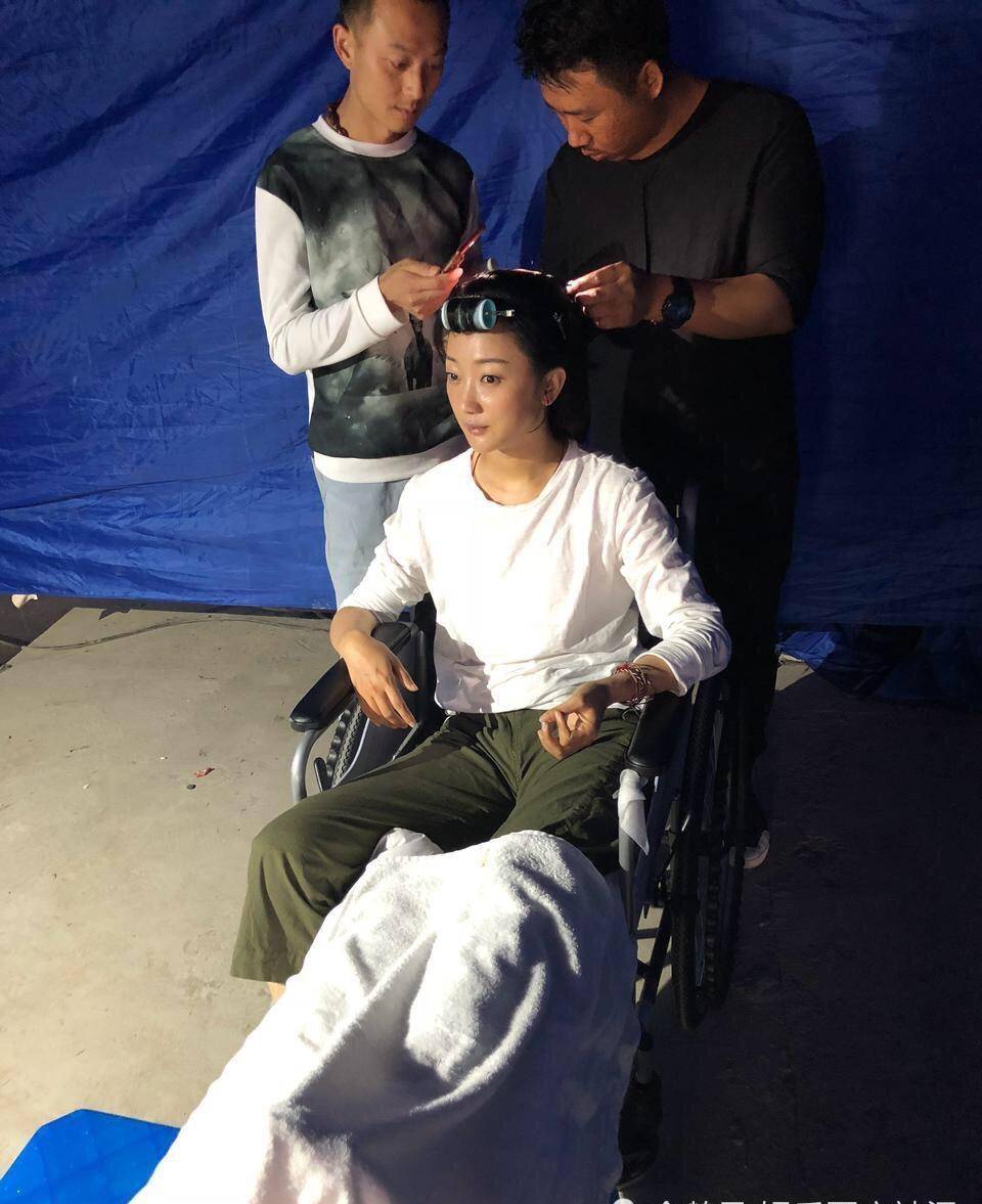 自曝吊威亚摔成骨折还坚持把戏拍完_鲜肉_流量_明星