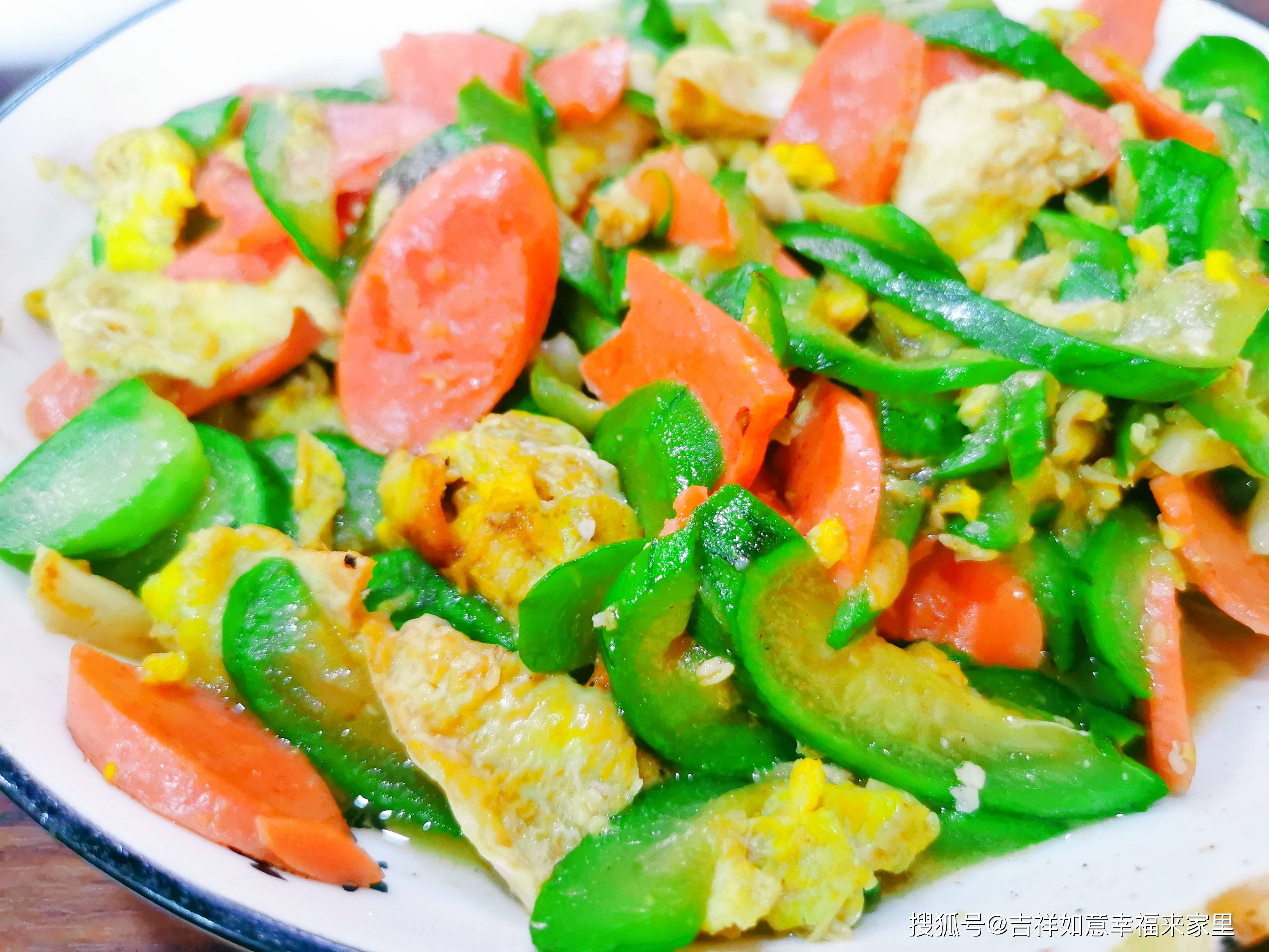 春天开胃家常菜,春日美食篇之:丝瓜火腿肠炒鸡蛋,丝瓜脆嫩多汁_留言