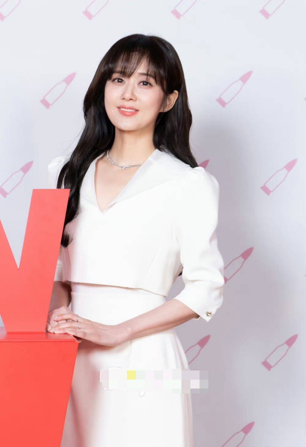 张娜拉婚后大变样,穿修身裙锁骨突兀,少女幼态被贤惠气质取代