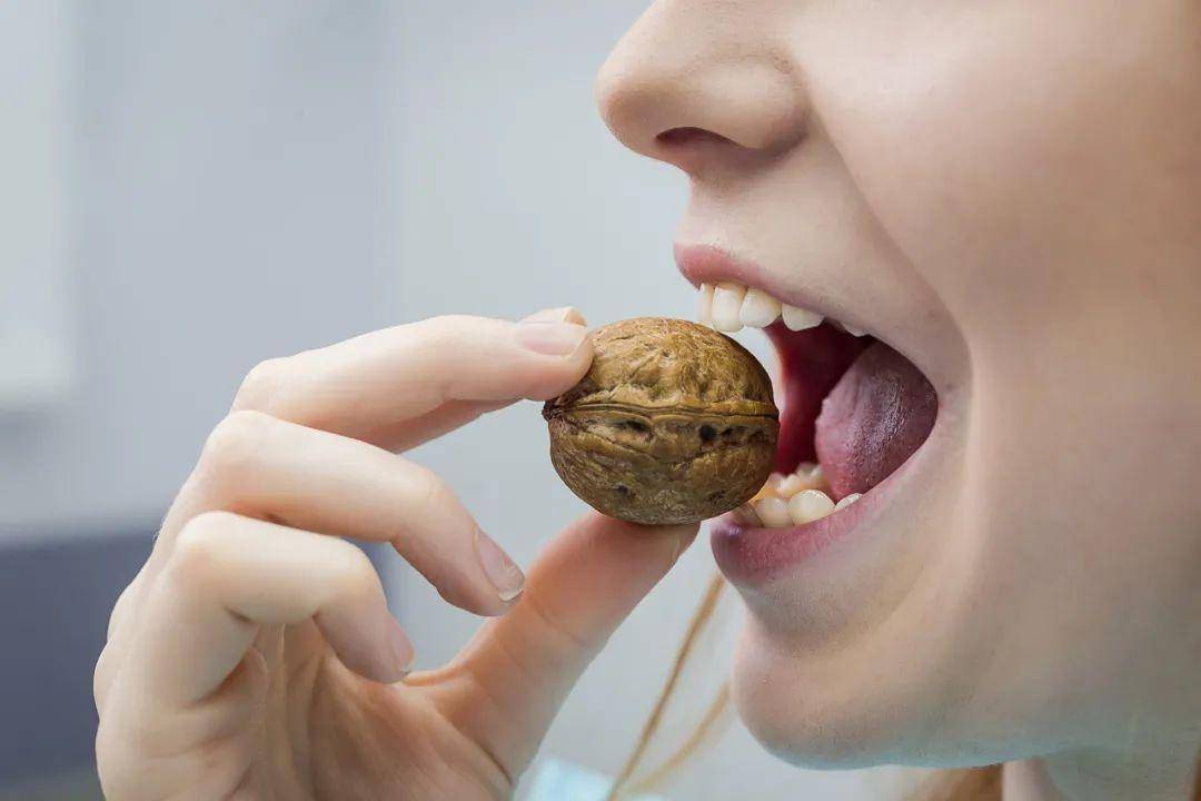 每天消耗的能量中有百分之3来自咀嚼,你知道吗?_食物_纤维_的作用