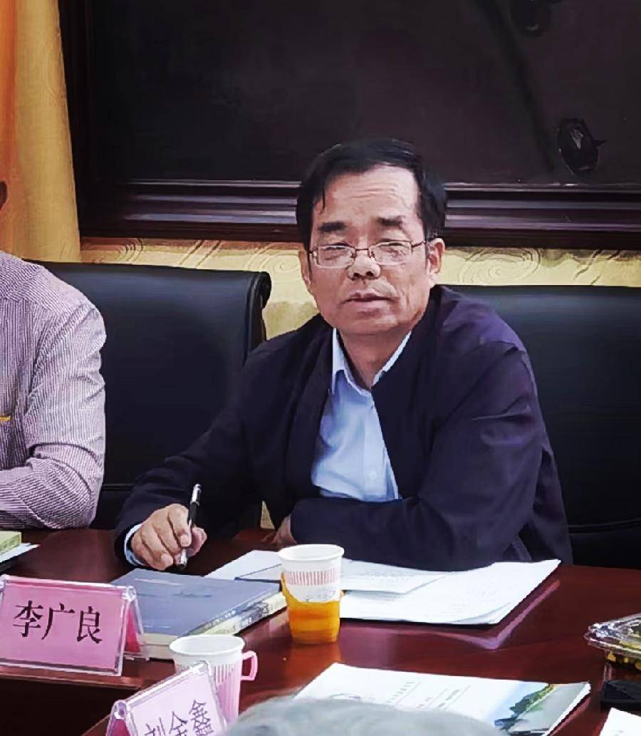 民革云南省委副主委李广良教授,副厅级领导金昊出席会议