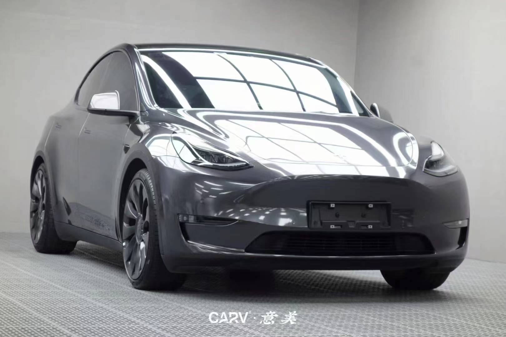 特斯拉modely卡孚改色膜白金煤炭灰,低调高级灰色调_搜狐汽车_搜狐网