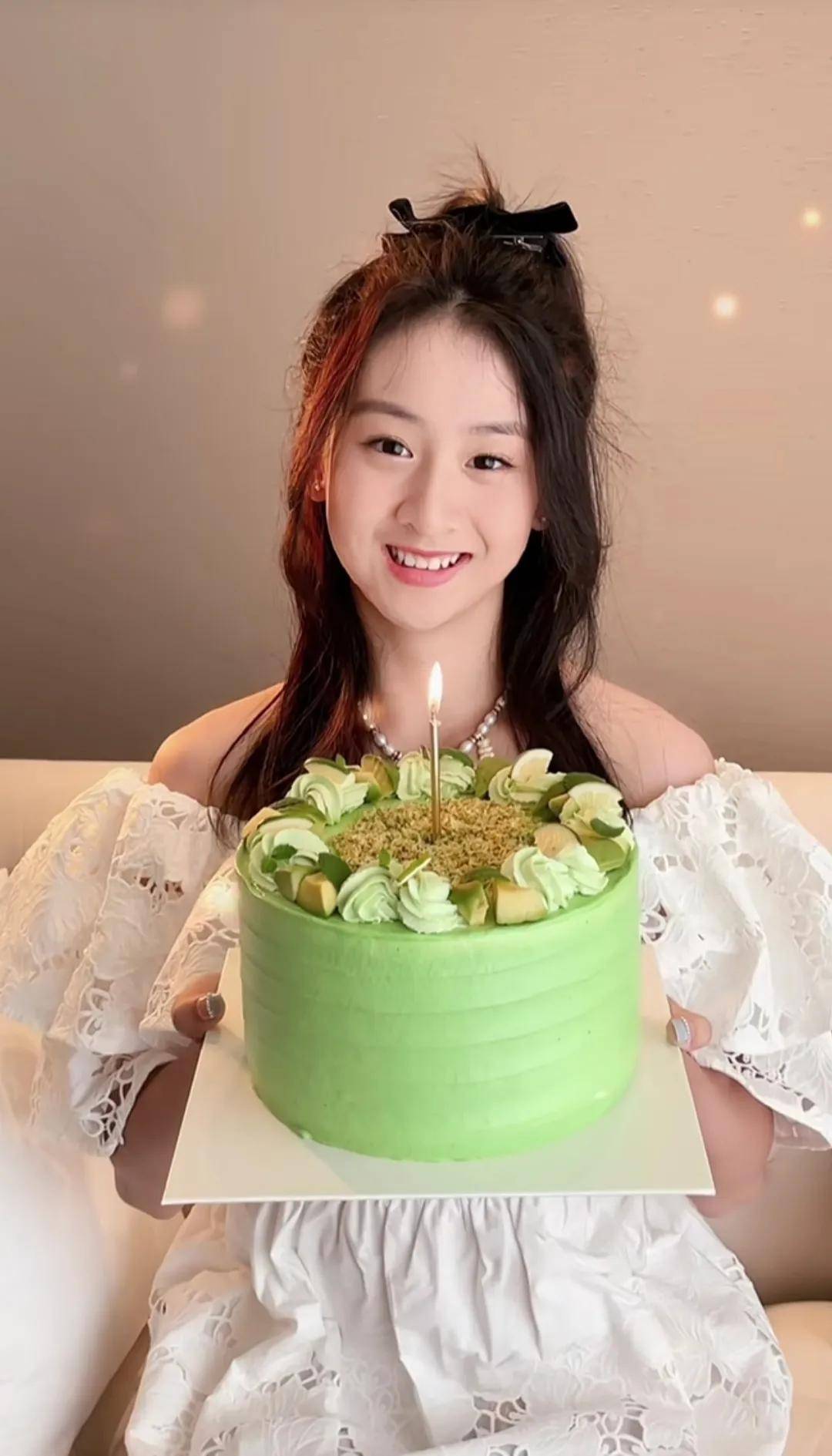 叶一茜为森碟庆祝15岁生日,因旧闻再次被攻击,网友:她讨厌女儿