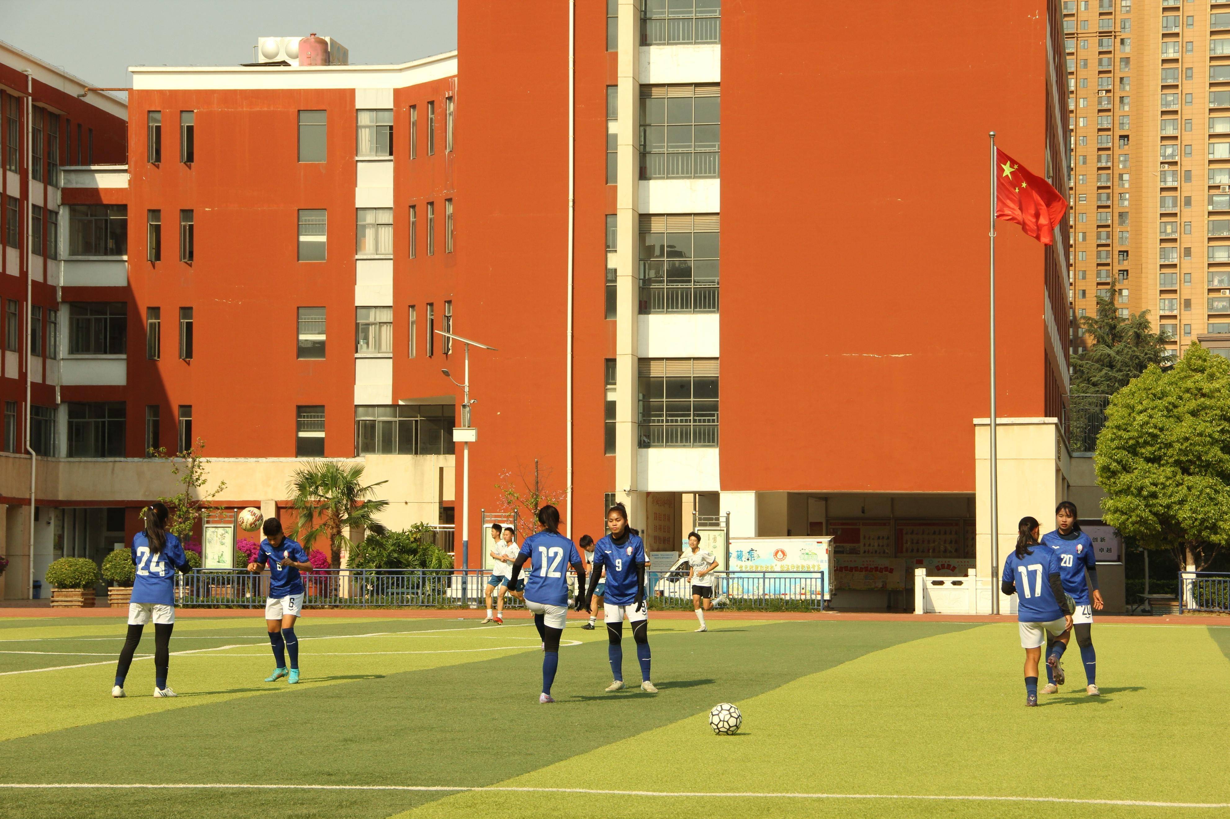 昆明市第五中学:牢记教育使命 用热情和坚守为校园足球照亮前路_比赛