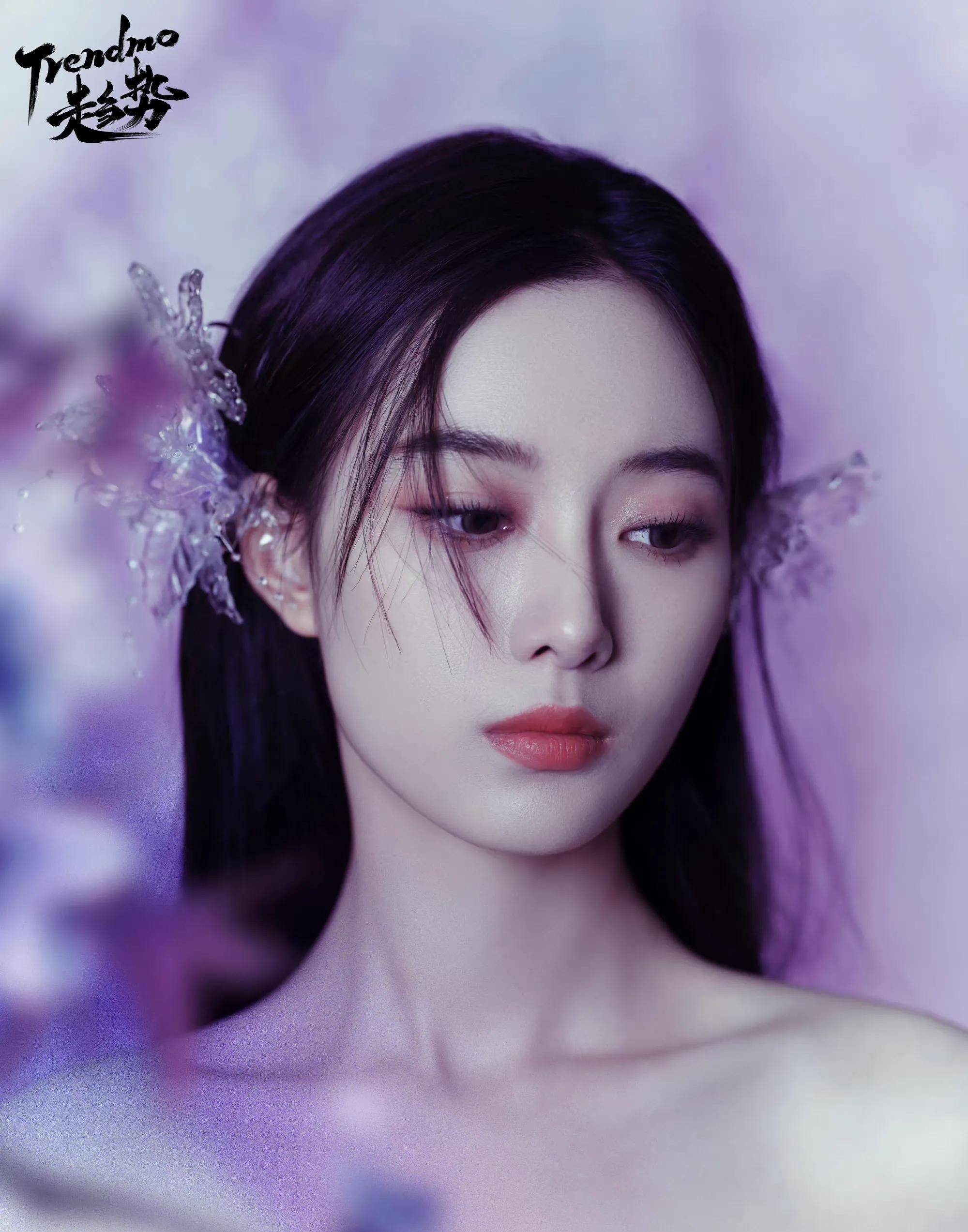 徐艺洋国风暗香花卉大片 梦幻唯美 穿深v吊带裙 身材丰满性感_装饰