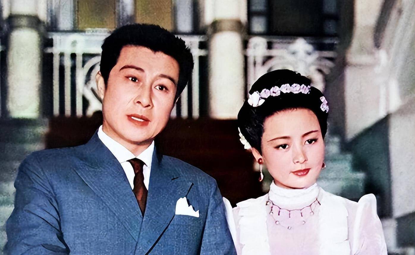 1994年, 李秀明宣布息影,与丈夫做起了食品生意,而此时的刘晓庆正处于