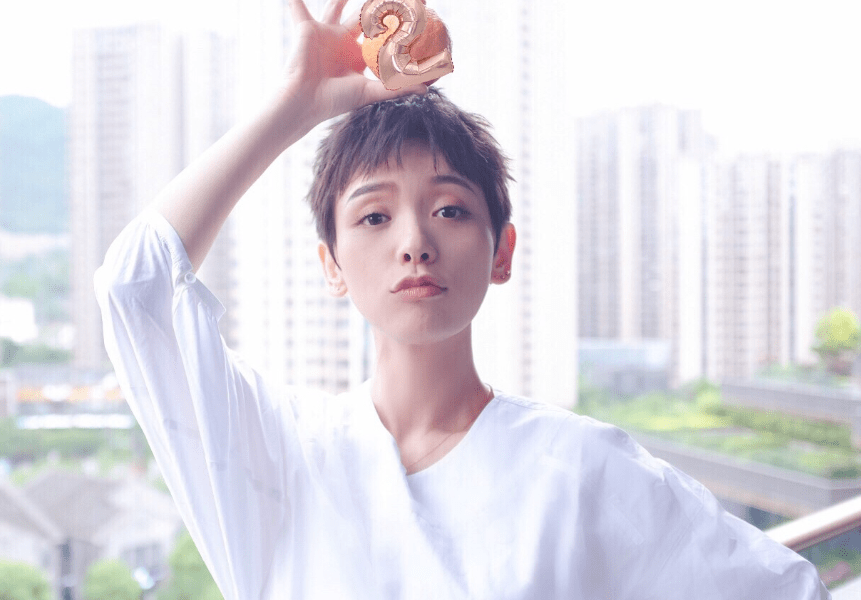 曝某知名女演员婚内不忠诚,拍戏时与剧组男星乱搞,被前夫当场抓包