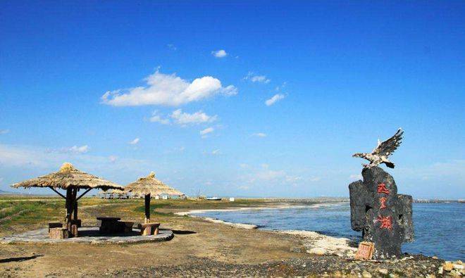 达里诺尔湖又称达里湖,汉语译为"大海一样的湖"