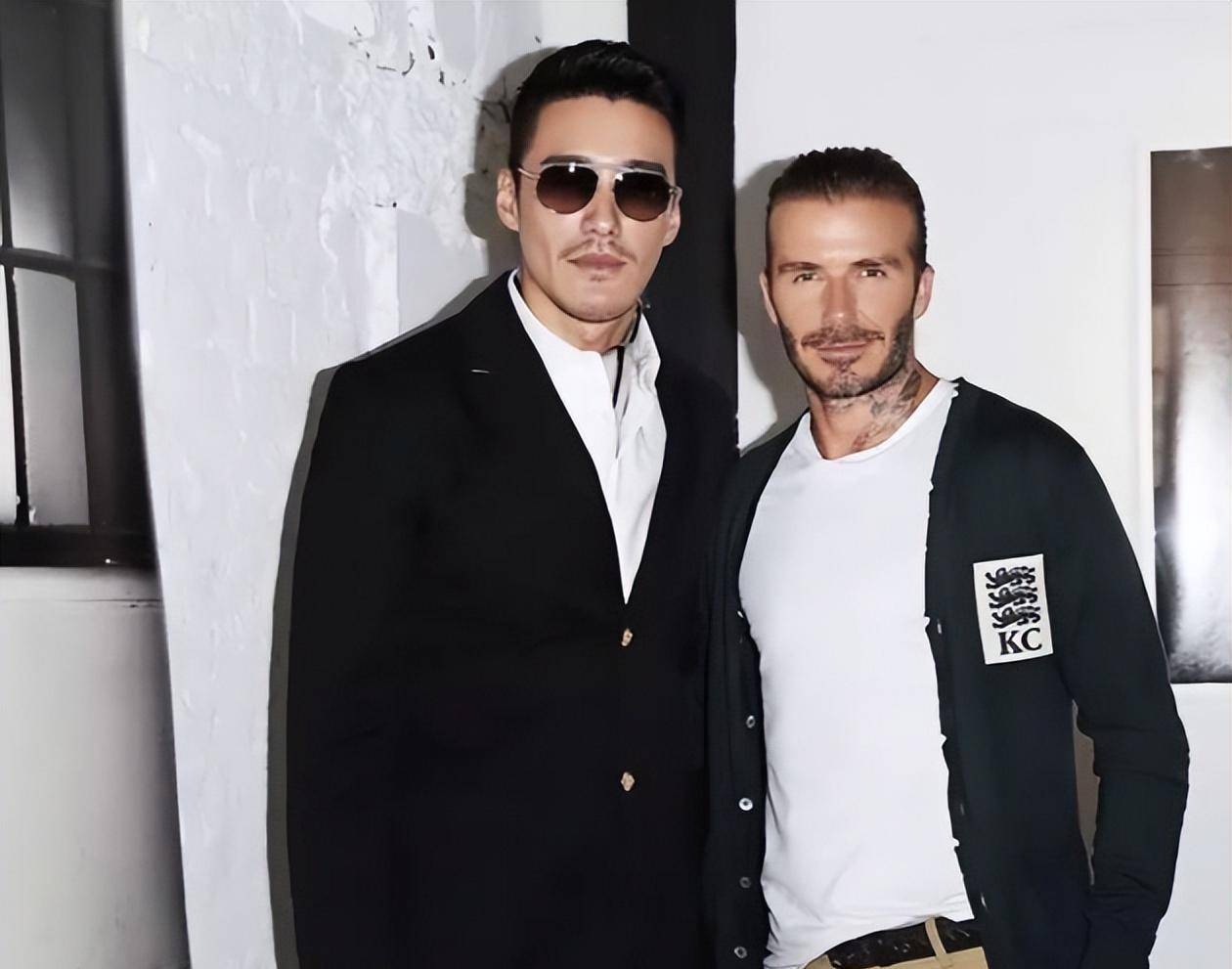 胡兵与贝克汉姆同框,没有对比就没有伤害,网友直呼:胡兵赢麻了_黑色