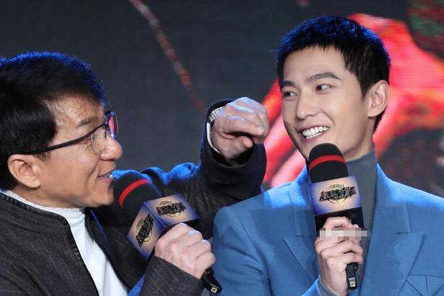 从黄子韬张艺兴到郭麒麟龚俊,成龙是一边骂小鲜肉,一边疯狂的用_电影