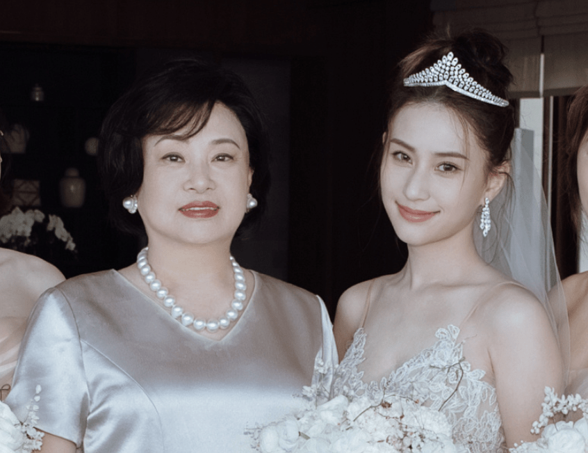 何超琼_何超仪_女儿