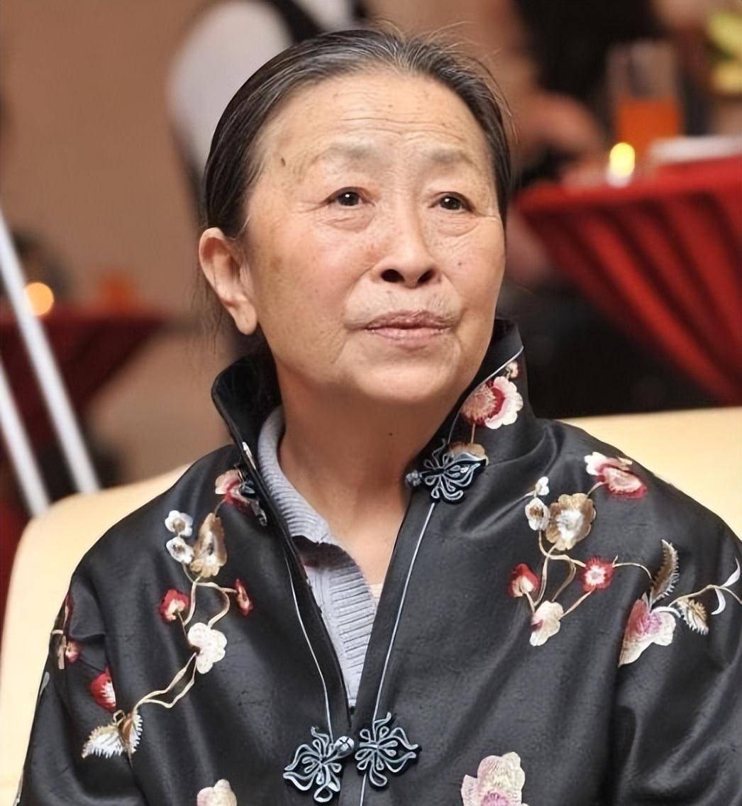 晚年悲惨的5位明星,有人靠捡垃圾为生,有人生前被逼写遗书_蓝洁瑛