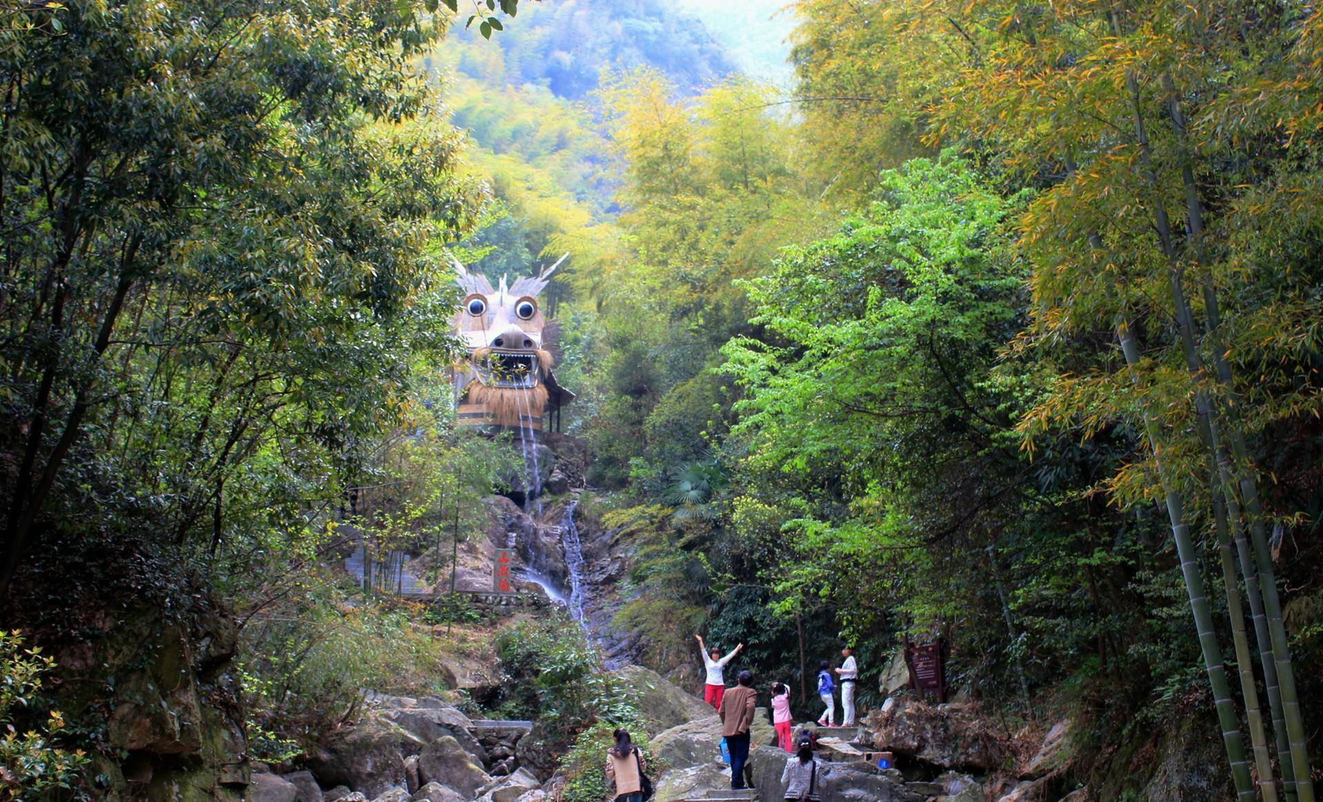 离杭州1小时车程,这山谷以竹景,瀑布和古村著称,五一出行推荐