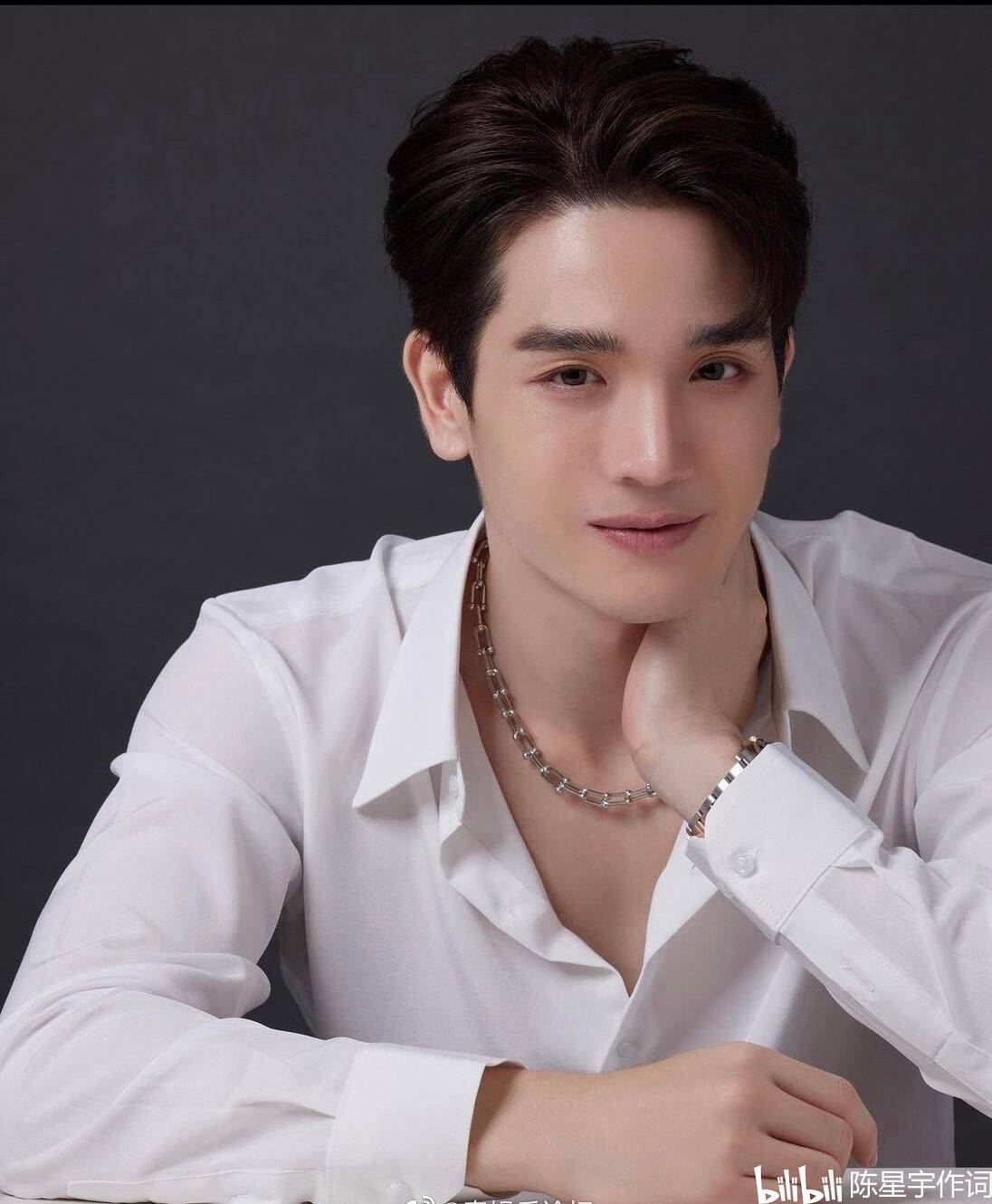 《深 宅 绅 士》男演员东东tongtong kitsakorn最近被证实与女友best