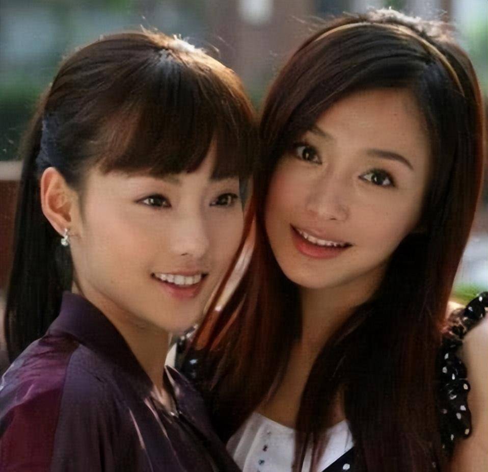 《又见一帘幽梦》来到快本进行宣传游戏环节中秦岚需要重现剧中绿萍