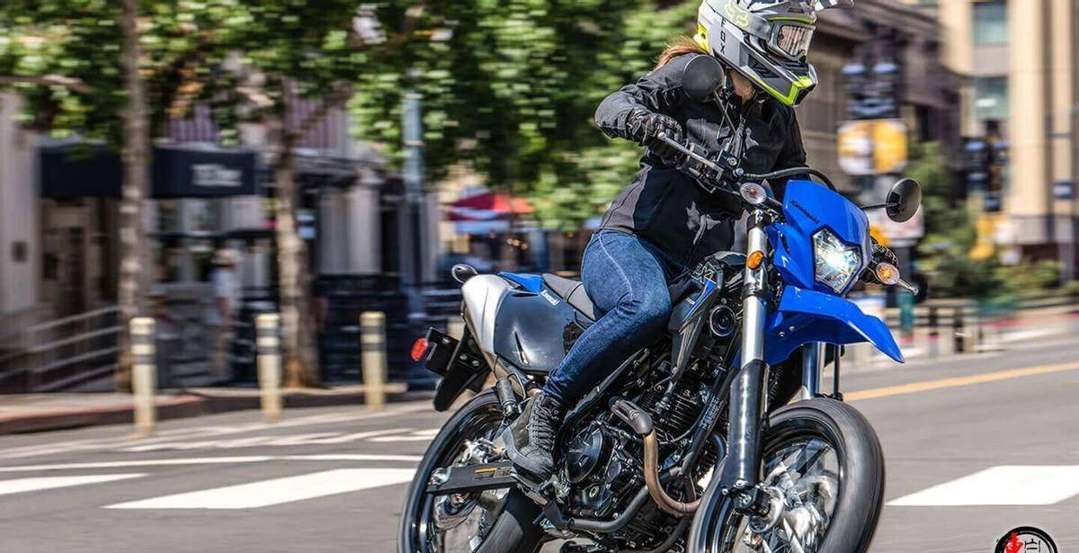 新车|细节之处见真章,川崎klx230sm越野滑胎尽享骑行乐趣_搜狐汽车