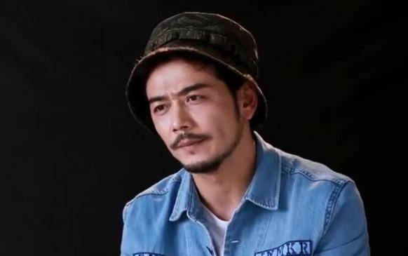 人前老实人后被爆不忠诚,拿天价片酬,油腻的杨烁远