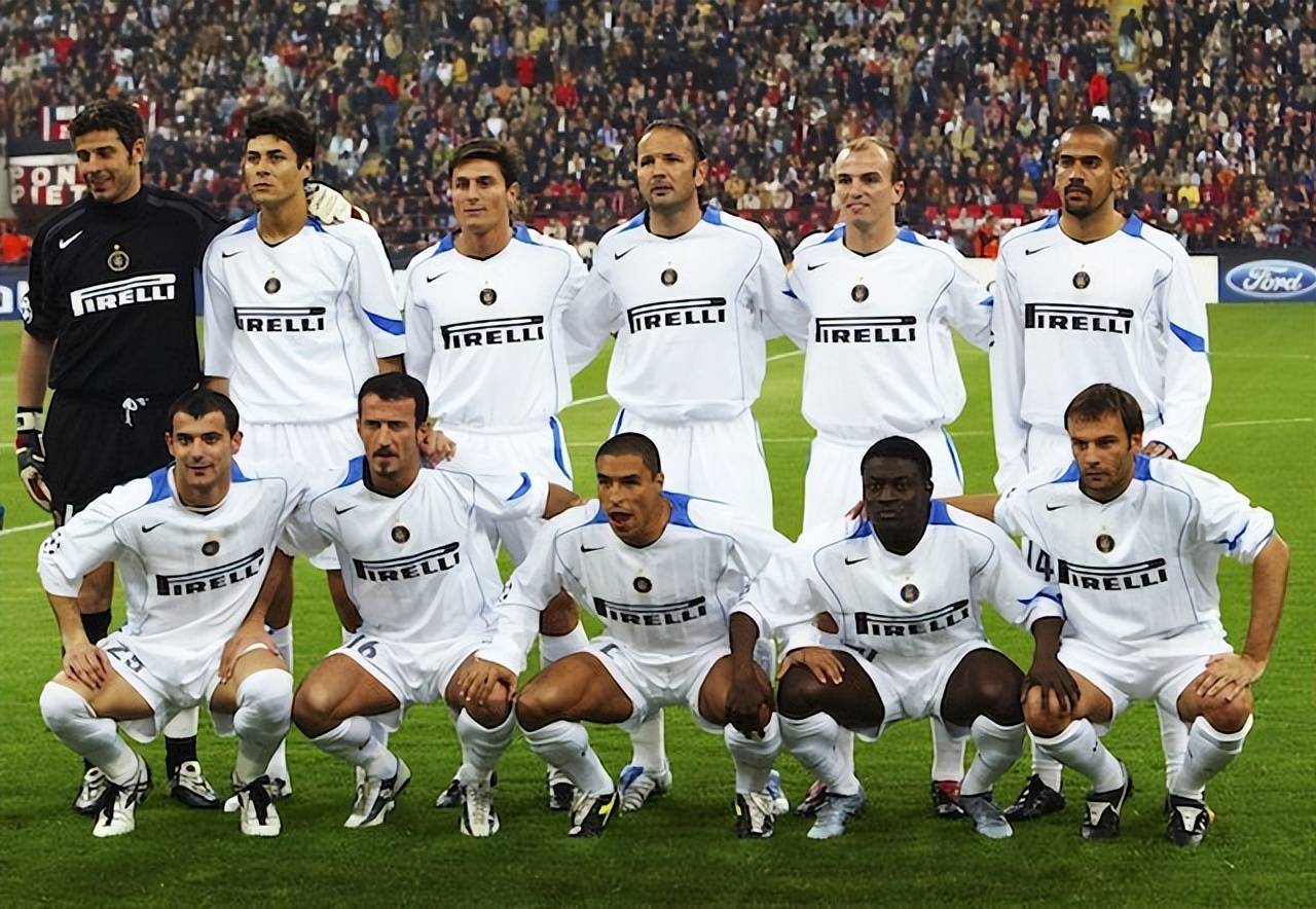 国际米兰晋级,欧冠四强上演米兰德比!18年前碰头创造经典画面!