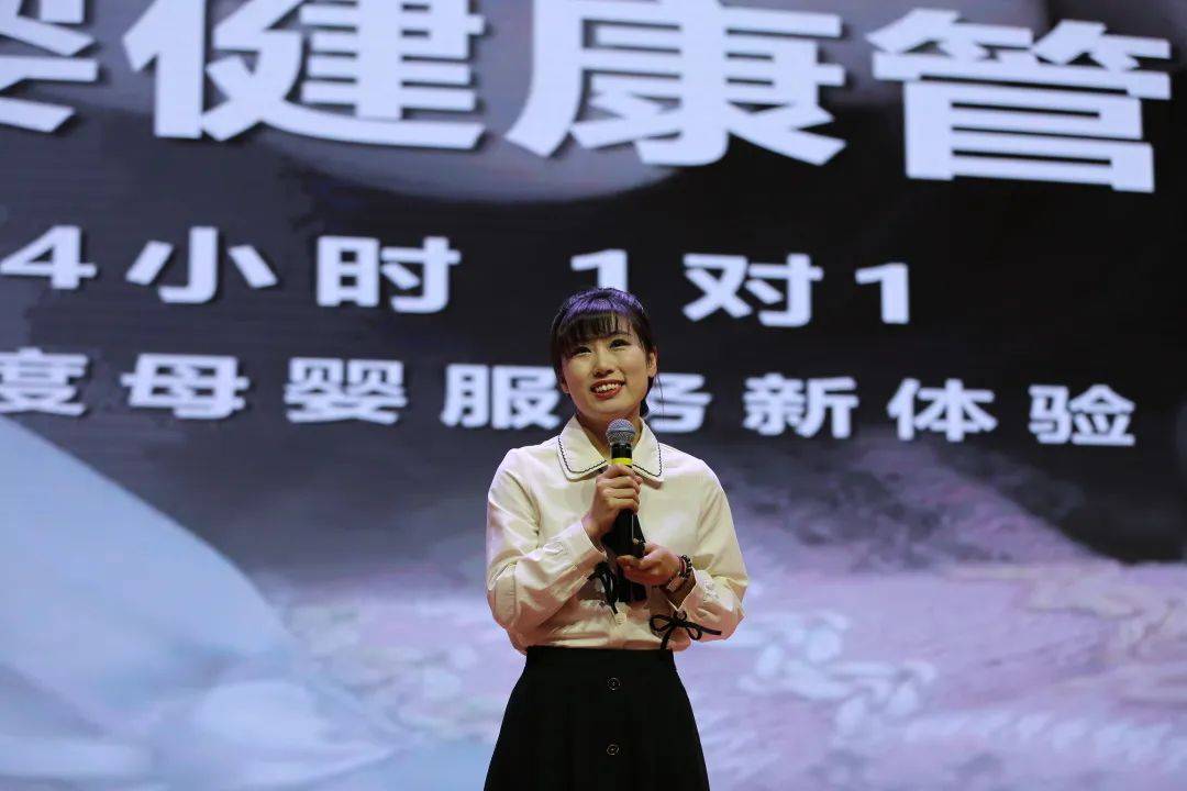 康婷集团教育学院讲师冯新洛▲康婷生物医学研究院院长马洁博士携楼敏