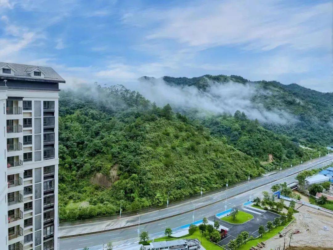 于是在河源万绿湖风景区旁,规划打造一座恢弘生态大城--万绿湖·保利