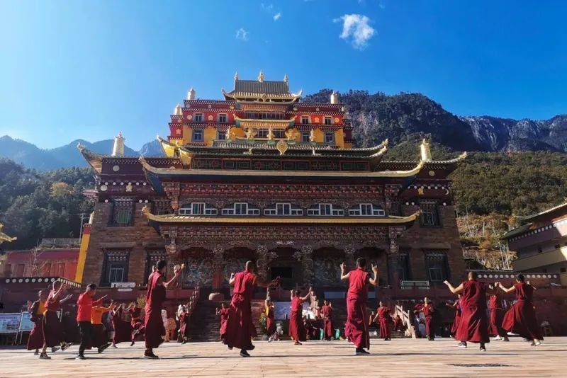 宝石"木里",原始密林,清澈湖泊,一生之中必去的秘境~_大寺_海子_城市