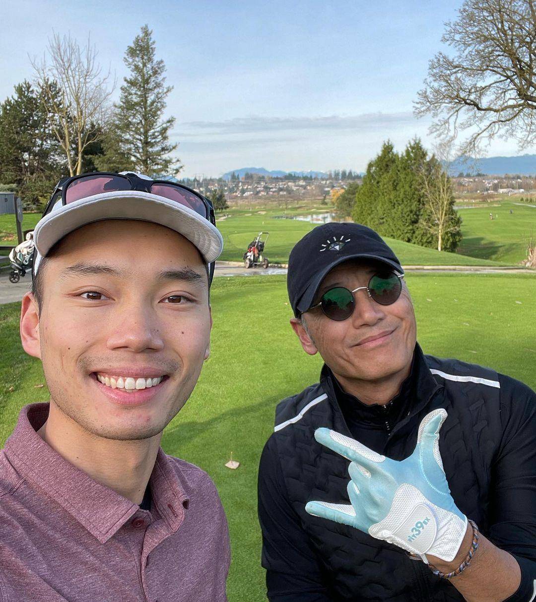 苗俊迎28岁生日,苗侨伟特意飞加国为儿庆生,华裔准儿媳罕曝光_苗彤