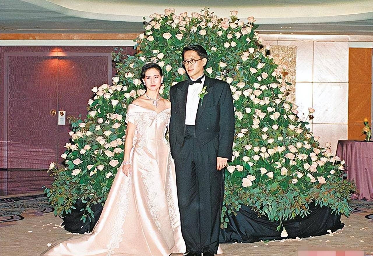 跟四方何超盈没有可比性_何超琼_太太_何超莲