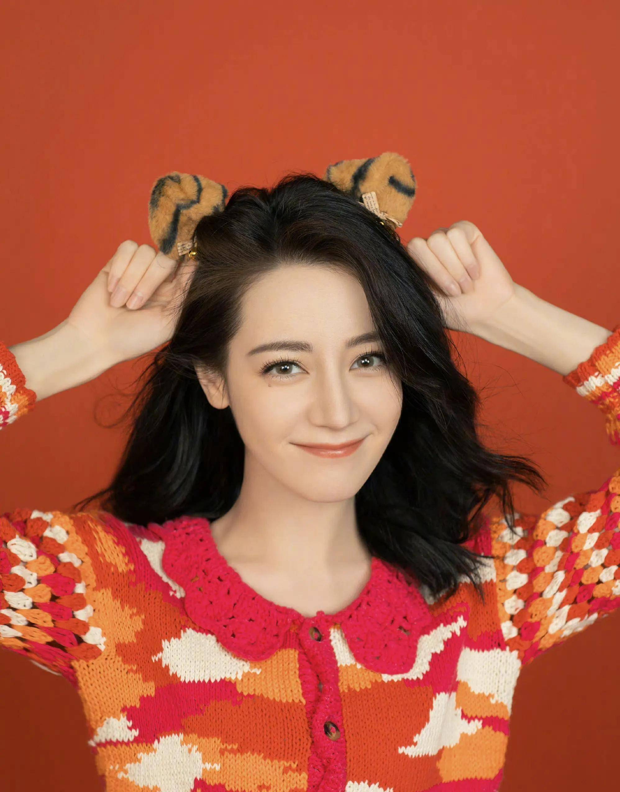 邓轮啦,高伟光啦,甚至最正经的张艺兴啦……而古力娜扎呢,比迪丽热巴